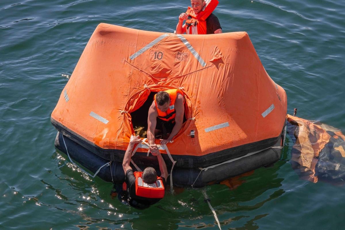 How Life Raft Inflate?